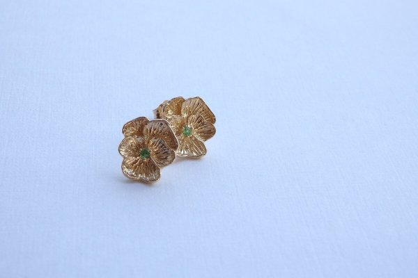 画像8: パンジーのピアス（ツァボライトグリーンガーネット）